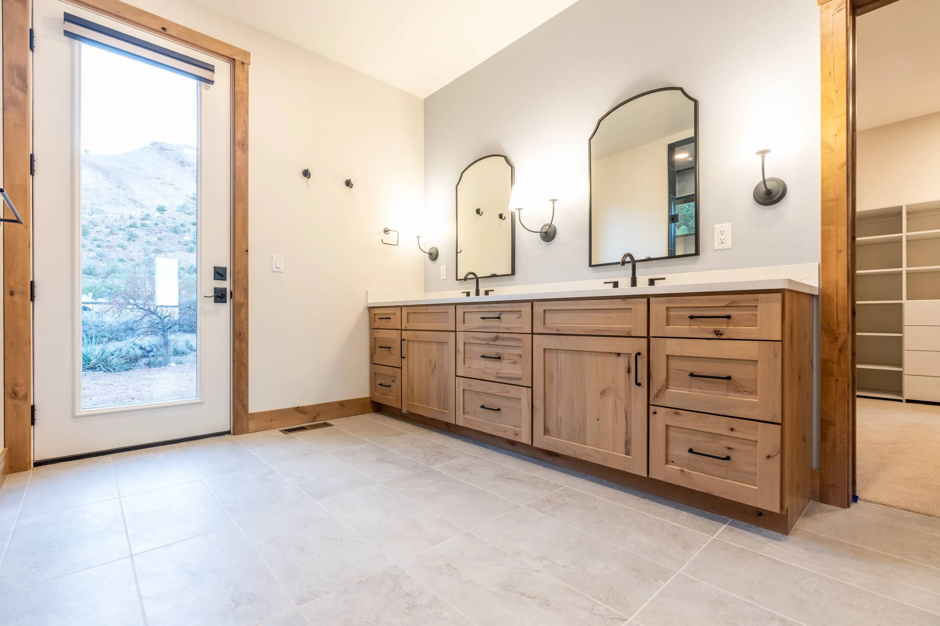 Monument Canyon | Total Floors